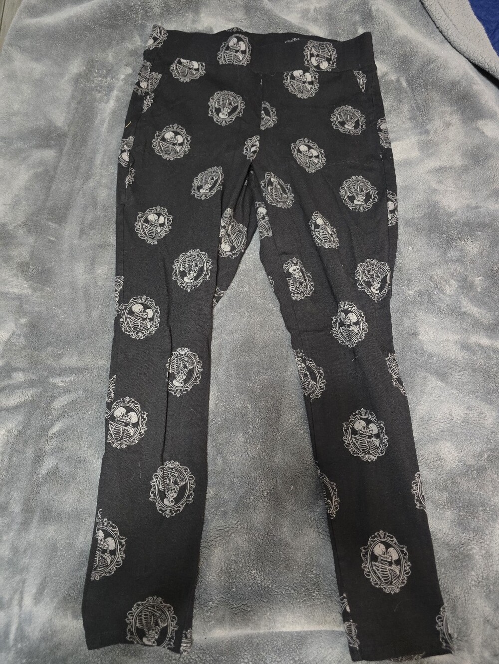 Torrid Black Skull Cameo Print Leggings Sz 1